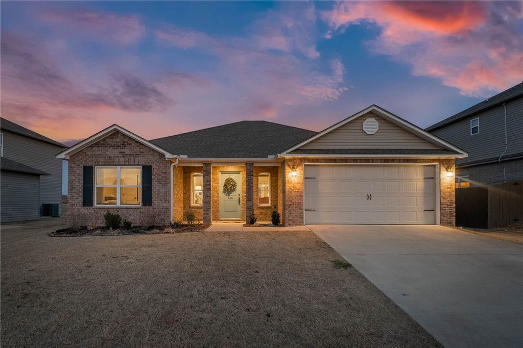 626 Woodcreek Loop, Lowell, AR 72745