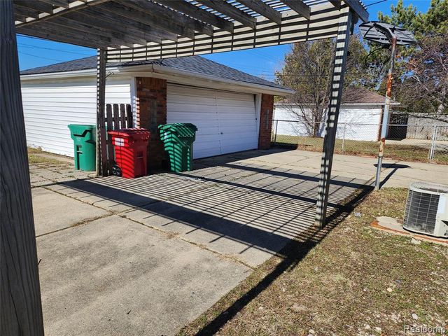 24643 Rosalind, Eastpointe, MI 48021