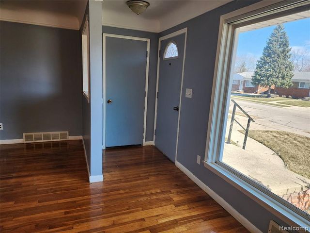 24643 Rosalind, Eastpointe, MI 48021