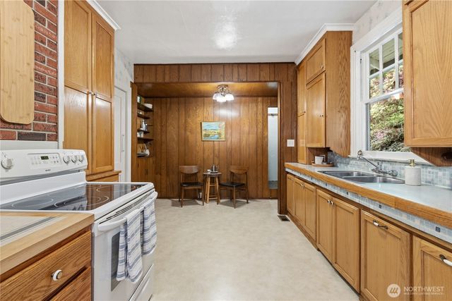 4903 S 31st Avenue, Seattle, WA 98108