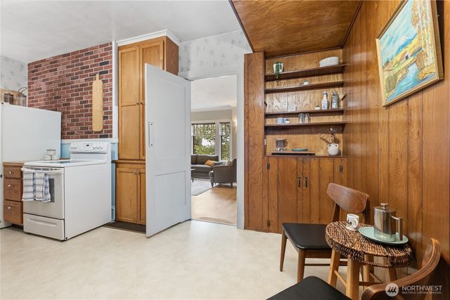 4903 S 31st Avenue, Seattle, WA 98108