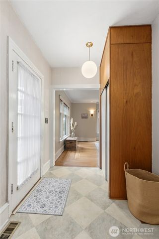 4903 S 31st Avenue, Seattle, WA 98108