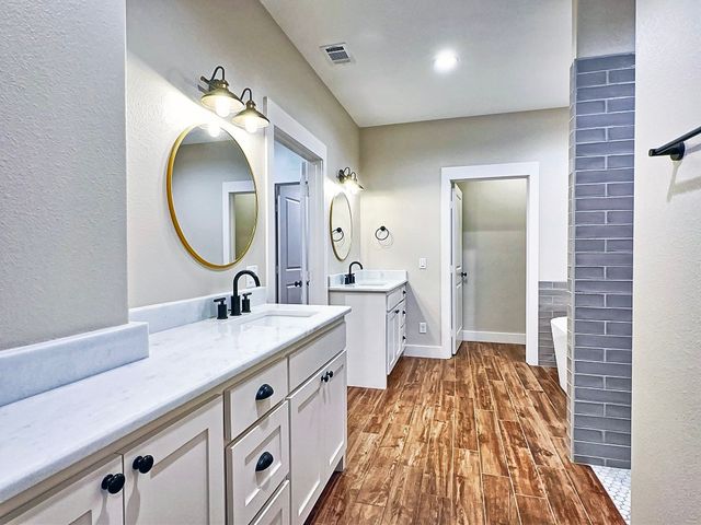 3347 Sabine Street, Athens, TX 75752