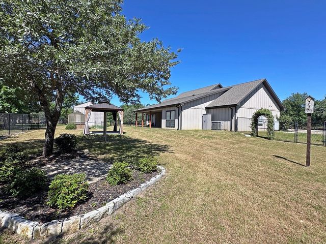 3347 Sabine Street, Athens, TX 75752