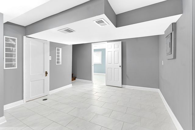 13240 S Saint Lawrence Avenue, Chicago, IL 60827