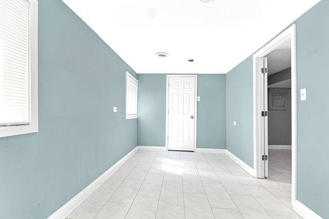 13240 S Saint Lawrence Avenue, Chicago, IL 60827