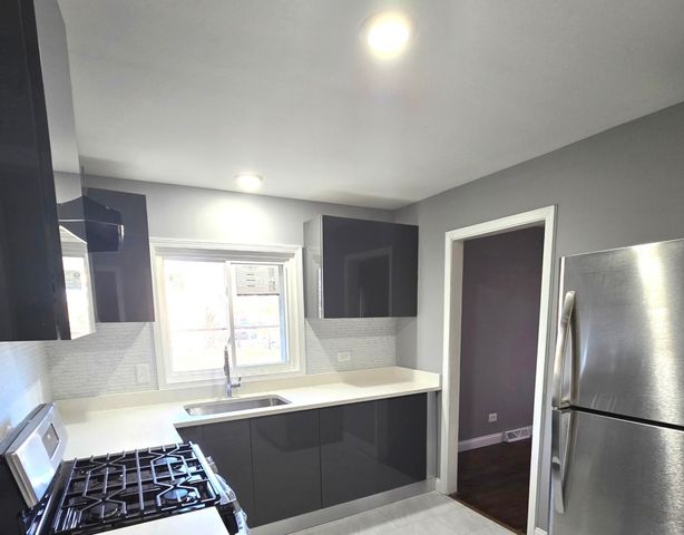 13240 S Saint Lawrence Avenue, Chicago, IL 60827