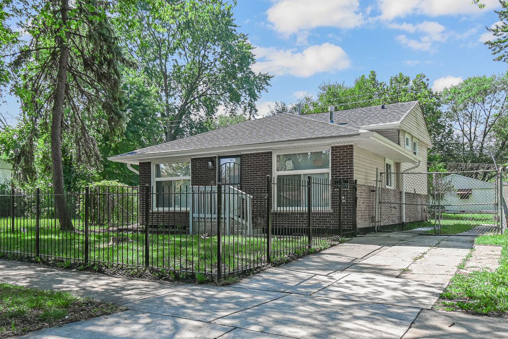 13240 S Saint Lawrence Avenue, Chicago, IL 60827