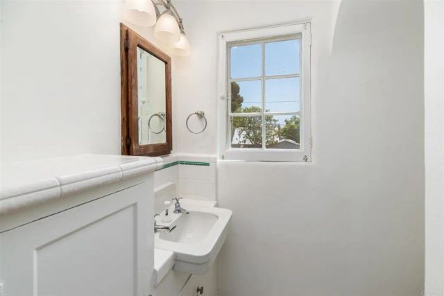 678 Silvergate Ave, San Diego, CA 92106
