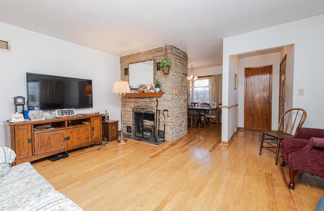 8824 W Harrison AVENUE, West Allis, WI 53227