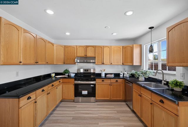 1883 Lynwood Dr, Concord, CA 94519