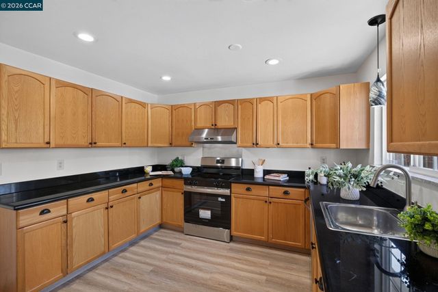 1883 Lynwood Dr, Concord, CA 94519