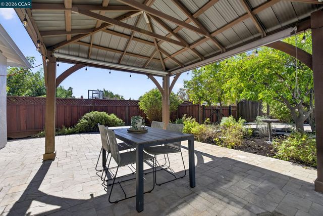 1883 Lynwood Dr, Concord, CA 94519
