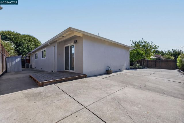 1883 Lynwood Dr, Concord, CA 94519