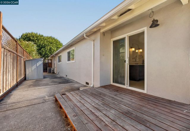 1883 Lynwood Dr, Concord, CA 94519