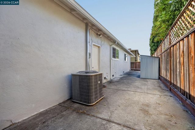 1883 Lynwood Dr, Concord, CA 94519