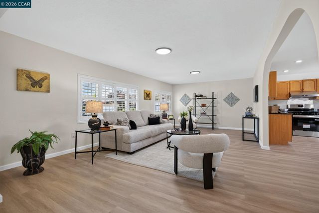1883 Lynwood Dr, Concord, CA 94519