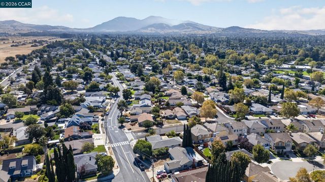 1883 Lynwood Dr, Concord, CA 94519