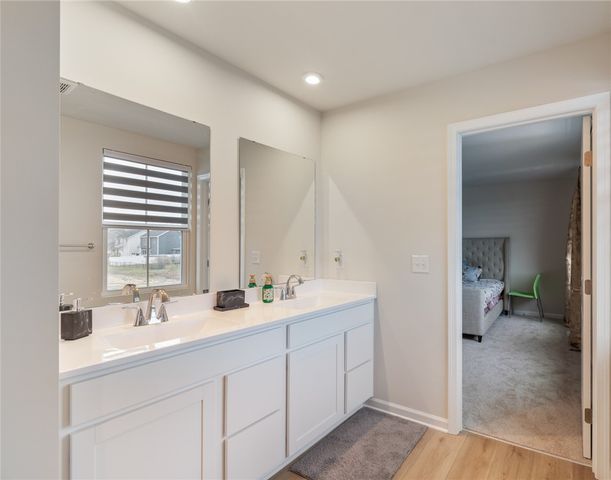 1579 Meadowbrook Lane, Farmington, NY 14425