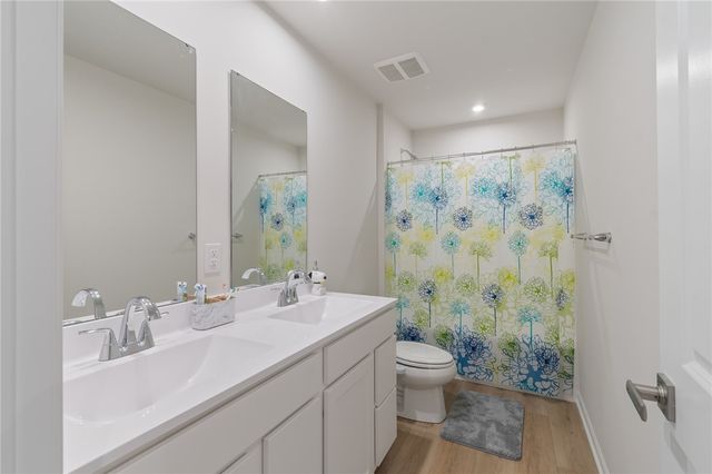 1579 Meadowbrook Lane, Farmington, NY 14425