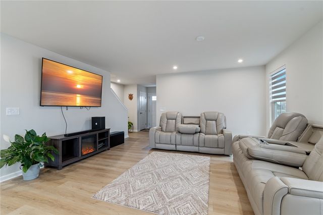 1579 Meadowbrook Lane, Farmington, NY 14425