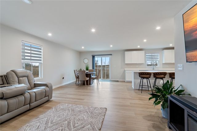 1579 Meadowbrook Lane, Farmington, NY 14425