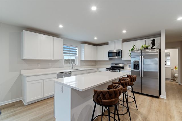 1579 Meadowbrook Lane, Farmington, NY 14425