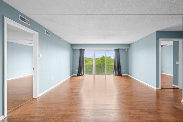 6807 N Milwaukee Avenue 601, Niles, IL 60714