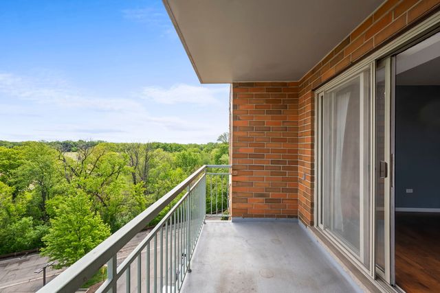 6807 N Milwaukee Avenue 601, Niles, IL 60714