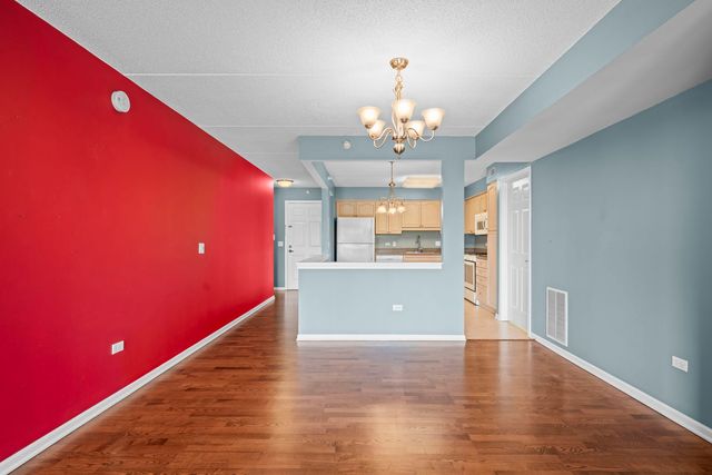 6807 N Milwaukee Avenue 601, Niles, IL 60714