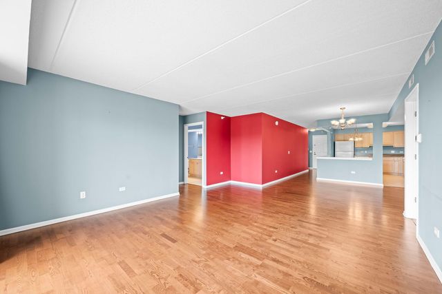 6807 N Milwaukee Avenue 601, Niles, IL 60714