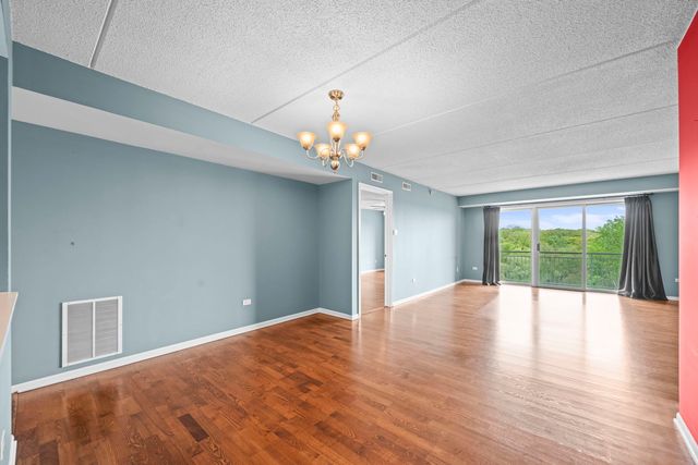 6807 N Milwaukee Avenue 601, Niles, IL 60714