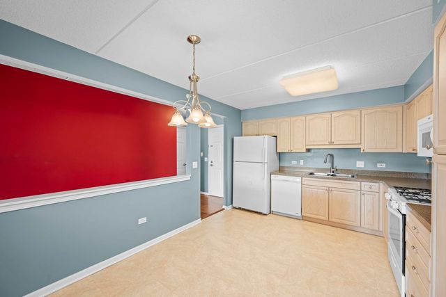 6807 N Milwaukee Avenue 601, Niles, IL 60714