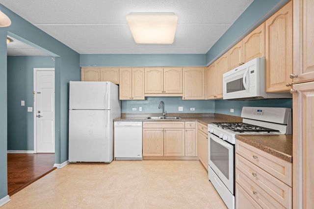 6807 N Milwaukee Avenue 601, Niles, IL 60714