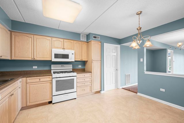 6807 N Milwaukee Avenue 601, Niles, IL 60714