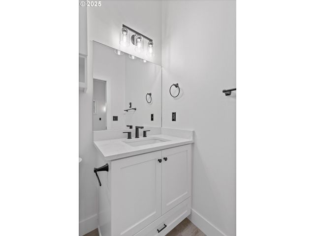 313 Se OAR Ave, Lincoln City, OR 97367