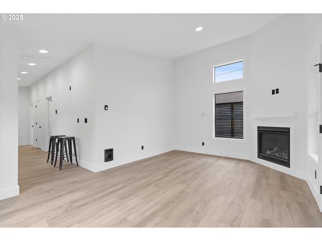 313 Se OAR Ave, Lincoln City, OR 97367