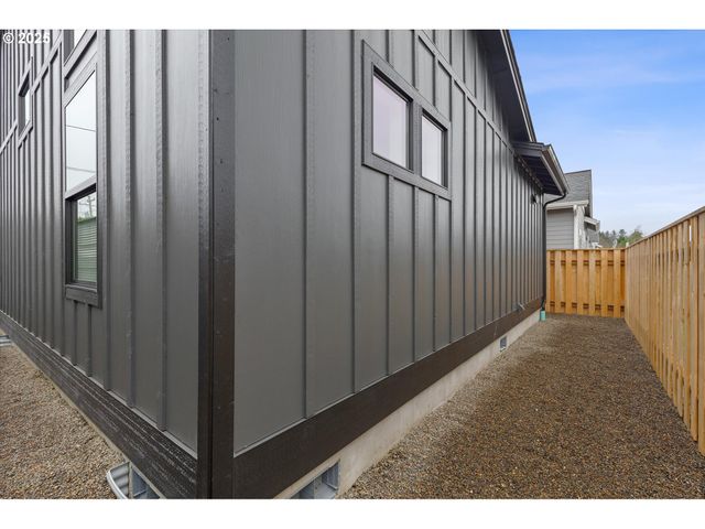 313 Se OAR Ave, Lincoln City, OR 97367