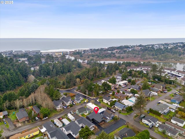 313 Se OAR Ave, Lincoln City, OR 97367