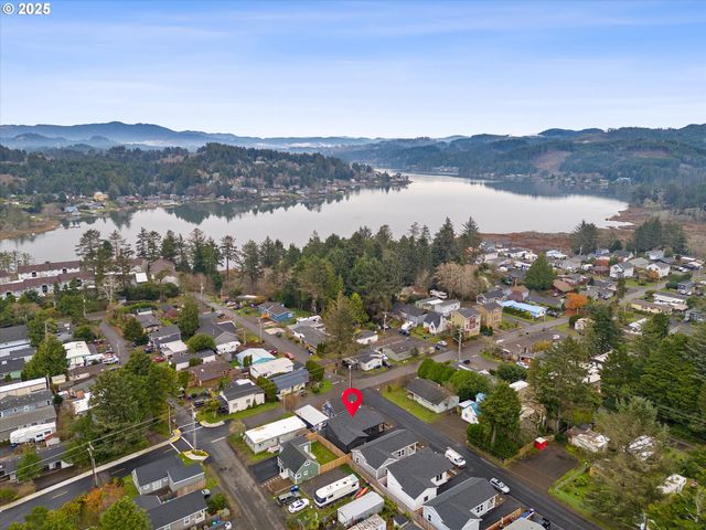 313 Se OAR Ave, Lincoln City, OR 97367