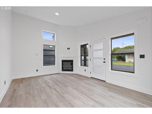 313 Se OAR Ave, Lincoln City, OR 97367