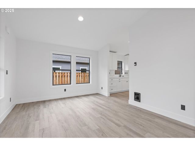 313 Se OAR Ave, Lincoln City, OR 97367