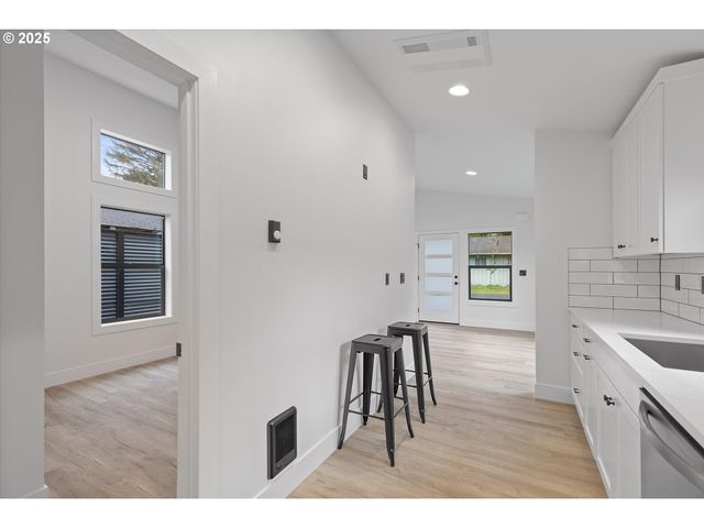 313 Se OAR Ave, Lincoln City, OR 97367