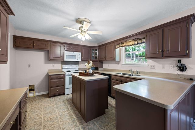 555 Blue Bird Lane, Ringgold, GA 30736
