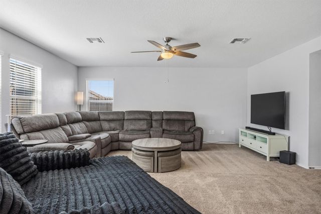 724 Bailey Park DR, Jarrell, TX 76537