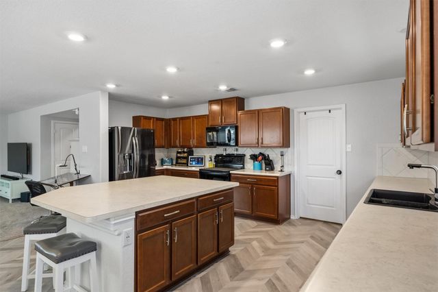 724 Bailey Park DR, Jarrell, TX 76537