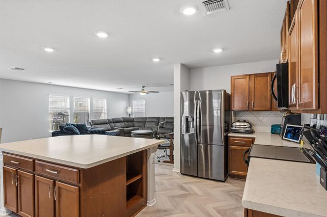 724 Bailey Park DR, Jarrell, TX 76537