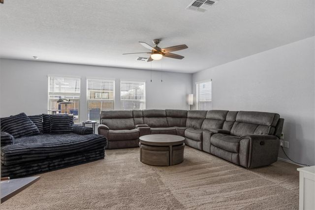 724 Bailey Park DR, Jarrell, TX 76537