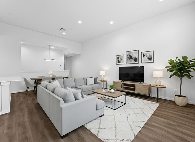 2110 Dewalt Street F, Houston, TX 77088