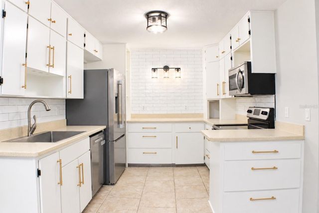 8042 RIDGE WAY, Orlando, FL 32817